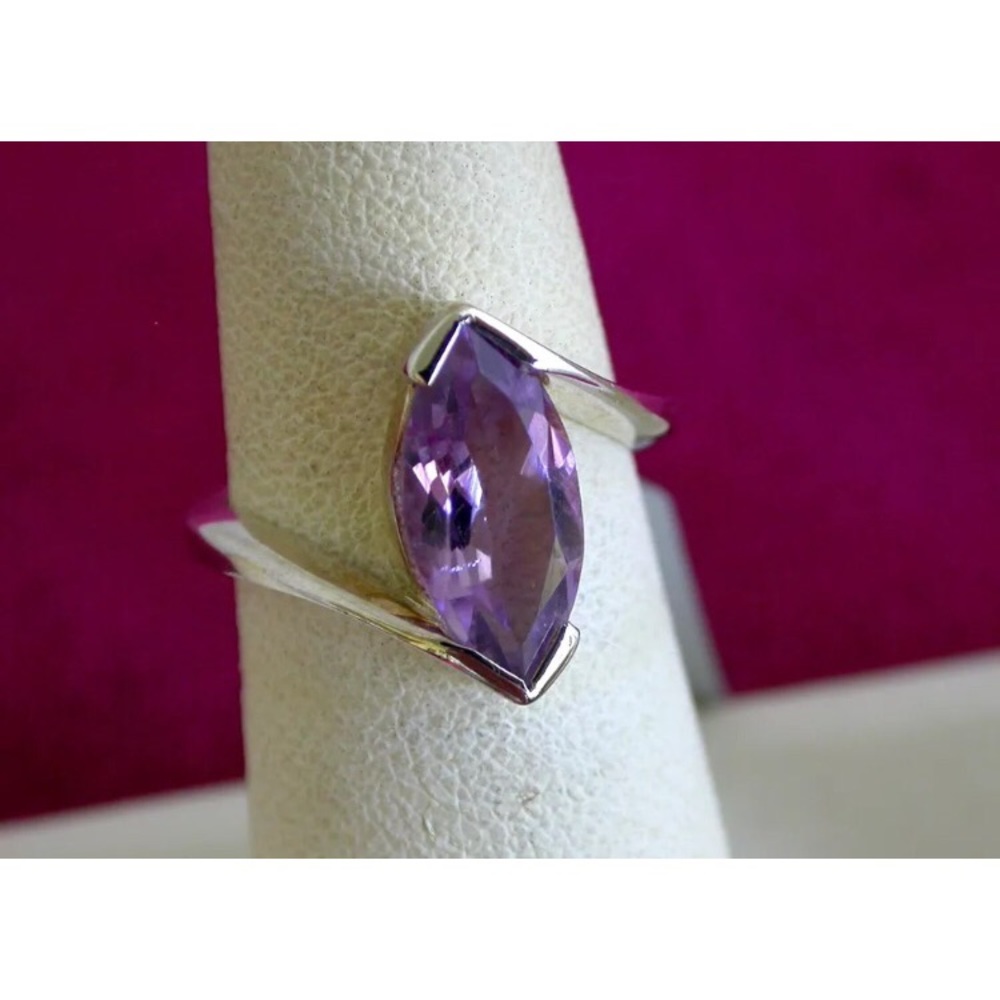 Sterling and amethyst size 6
